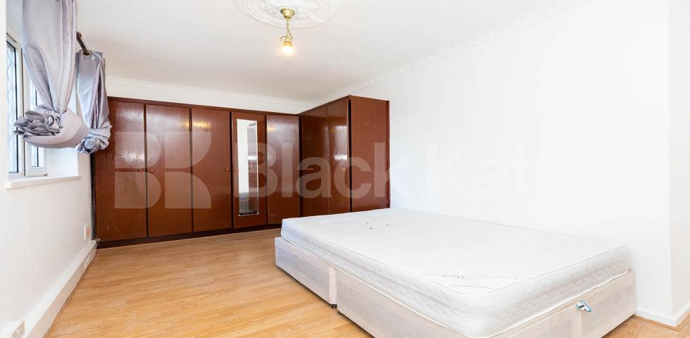 			PICTURES TO FOLLOW!, 3 Bedroom, 1 bath, 1 reception Flat			 Lindley Street, WHITECHAPEL E1